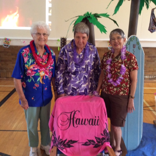 2015 photo luau Grace Wyse n Sadie Roth n friend